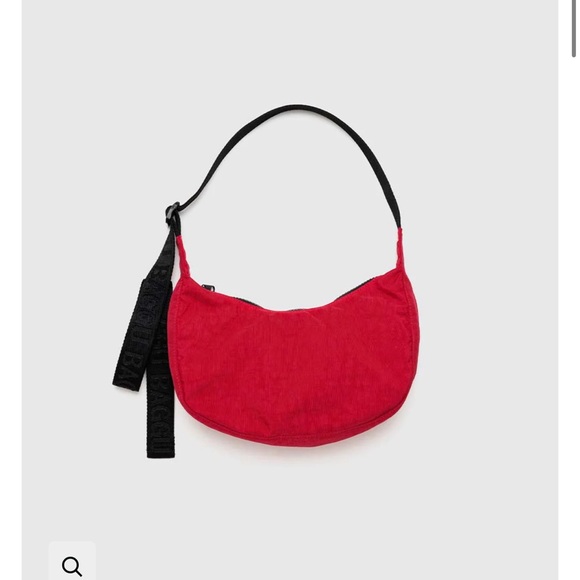 BAGGU SMALL NYLON CRESCENT BAG - CANDY APPLE - Picture 6 of 7